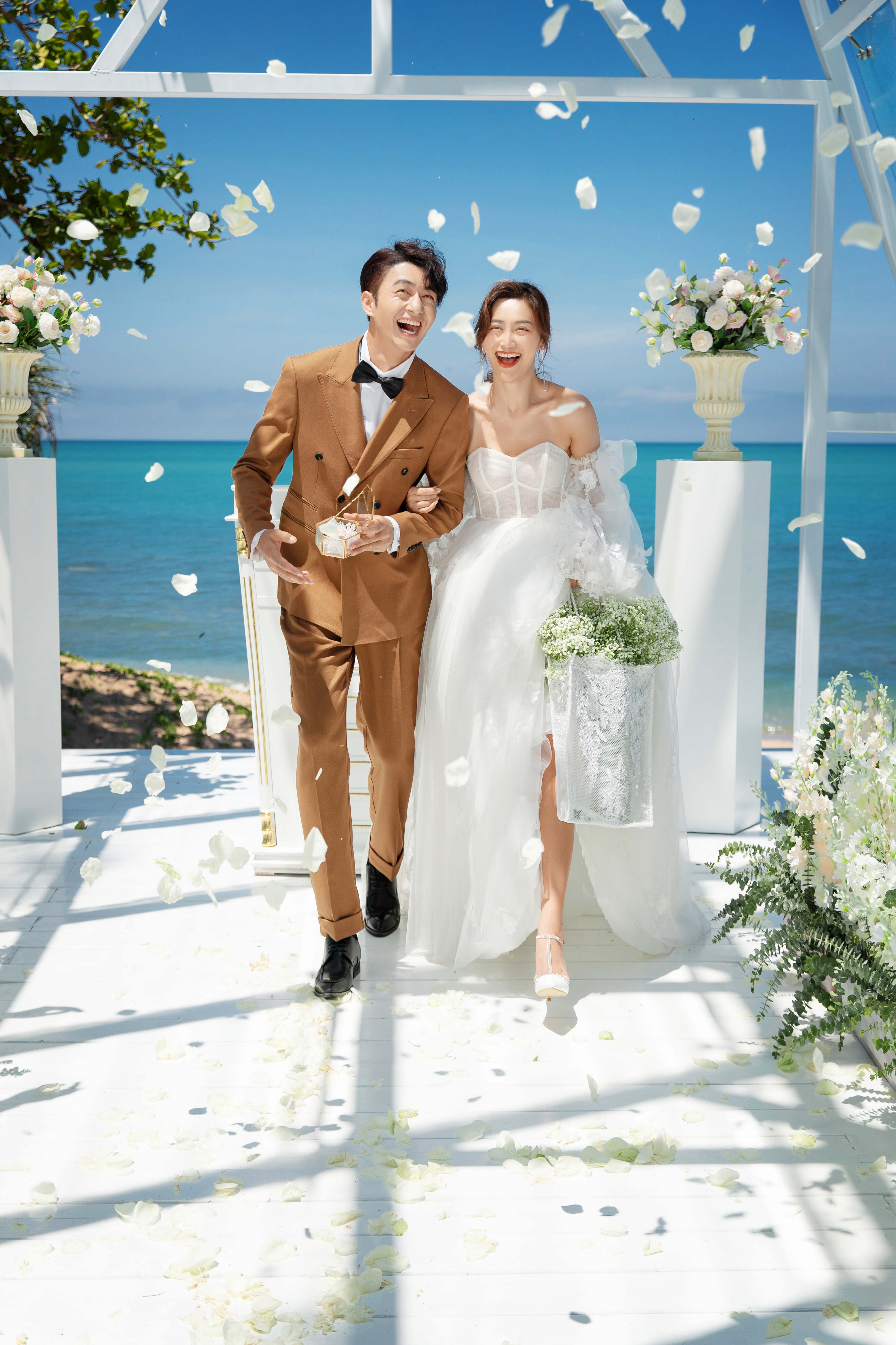 三亚旅拍婚纱摄影作品分享,三亚旅拍婚纱照工作室推荐