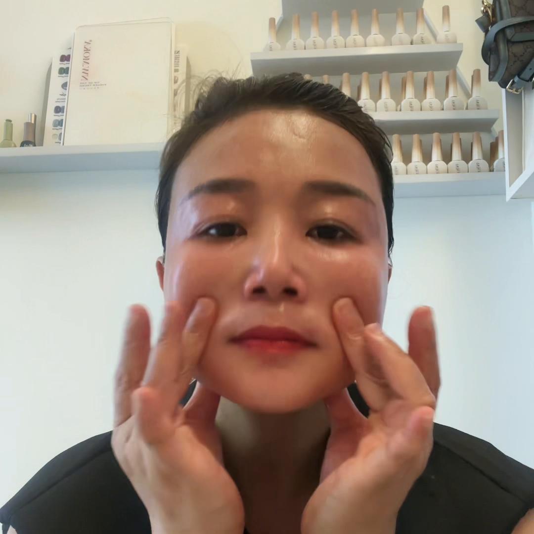 皮肤光滑细腻的女人,使皮肤光滑细腻的方法