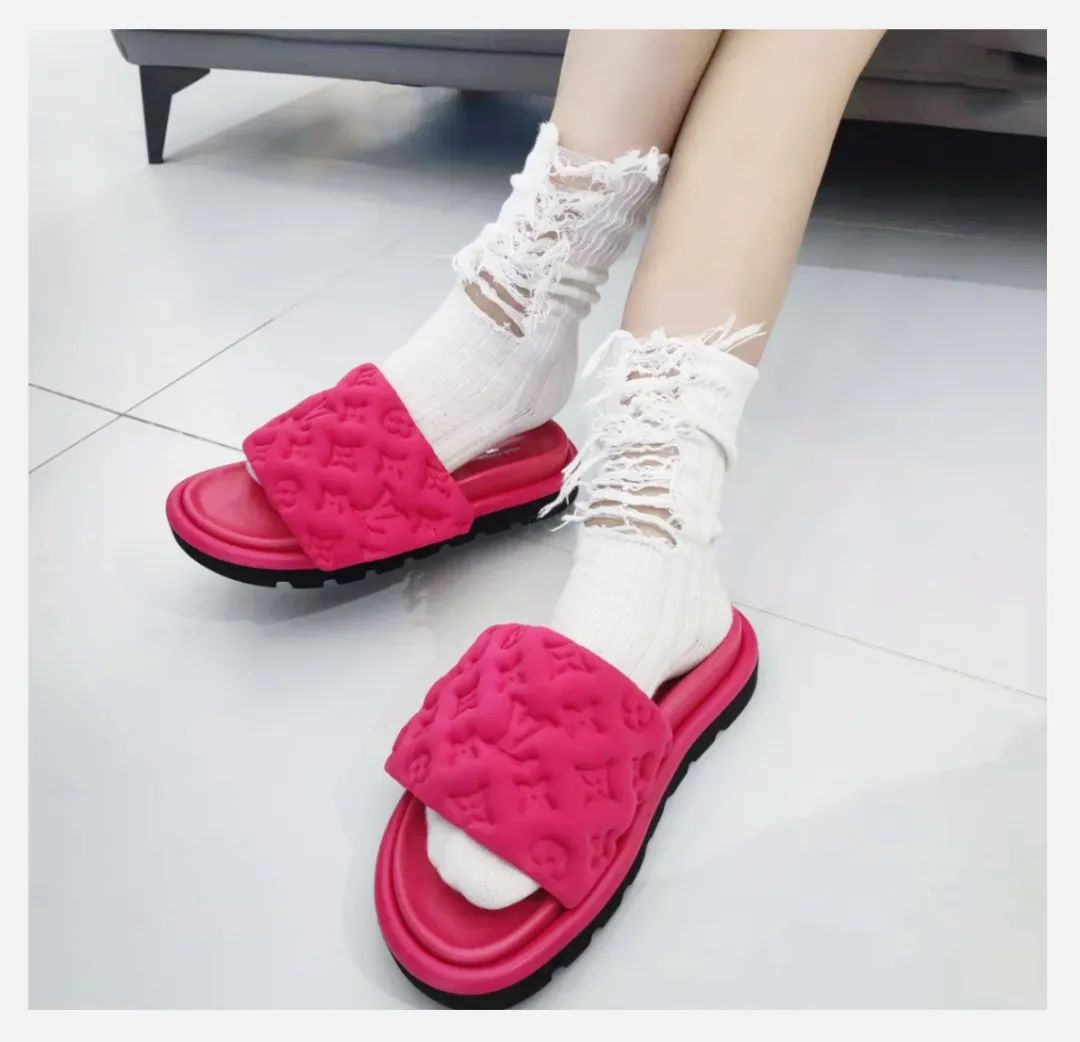 连ChanelVIP都买不到的,居然是一双拖鞋……