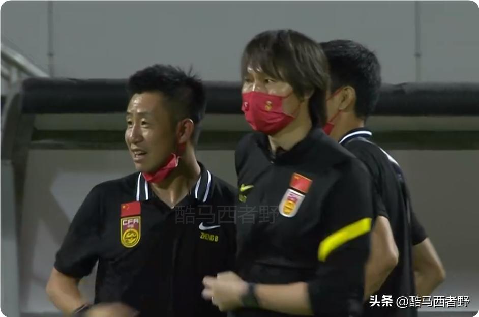 中国足球球员跟外国球员差在哪,中国足球差还是篮球差