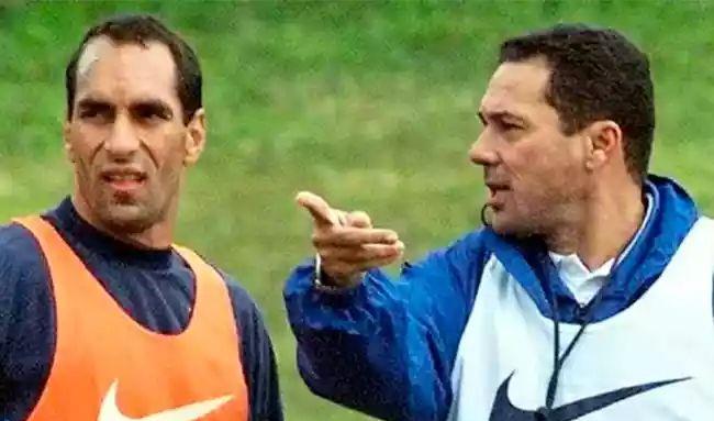 黑白两重天:球场狂欢,牢狱徘徊