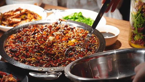 称霸江湖菜23年的“排队神话”又开新店！不讲故事只讲味道