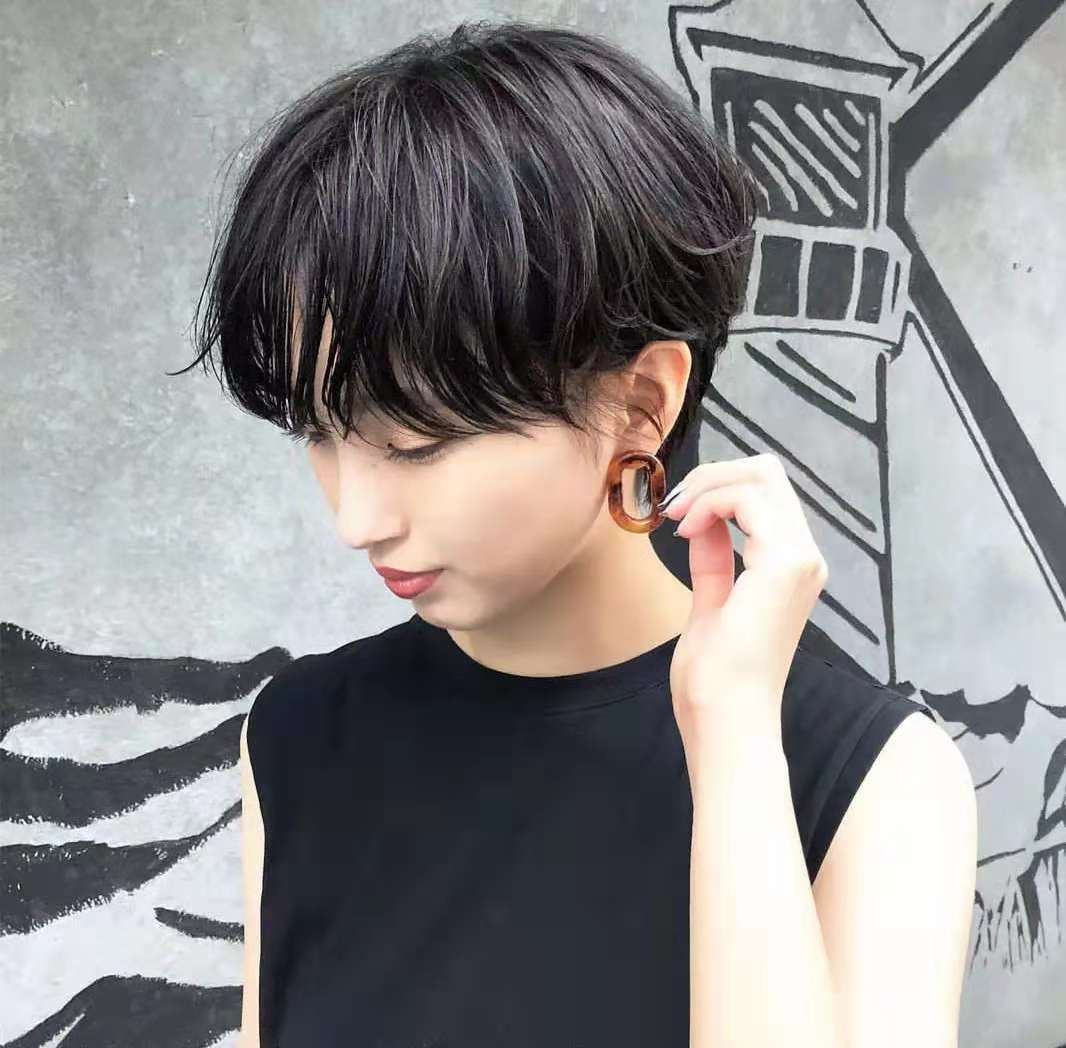 10款清新自然短发2018依然会流行,减龄短发清新又干练超短不染不烫