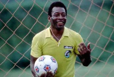 世界三大公认足球球王,球王贝利巴西足球传奇