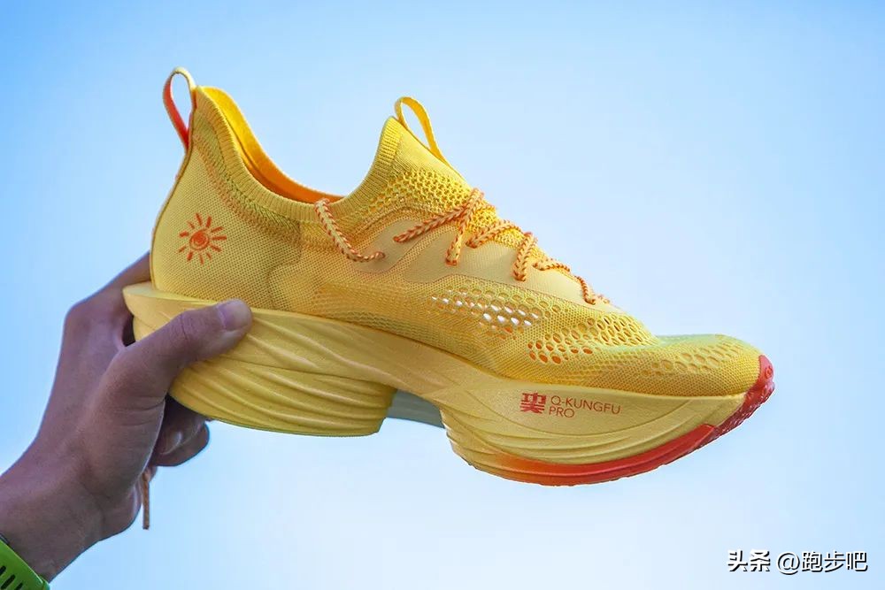 飞影pb3.0和飞影plaid有啥区别,中乔飞影pb3跑鞋