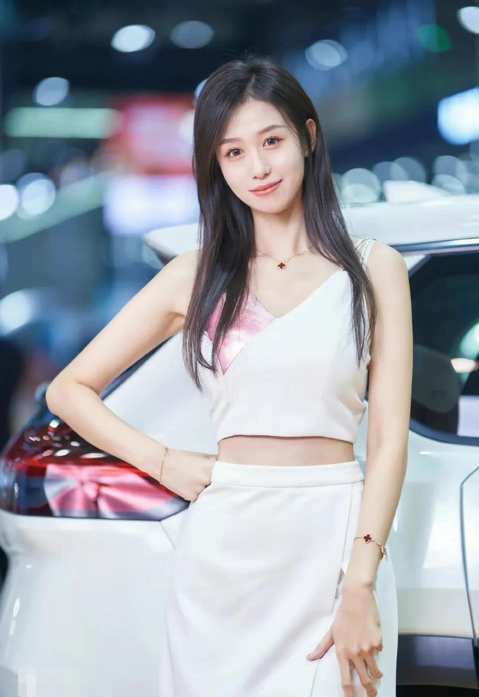 最有亲和力的车模,兄弟们帅车集合