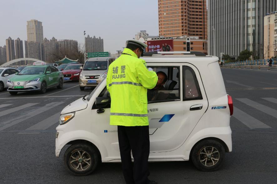 才知道，2023电动车、三轮车、老年代步车上路条件！上路心中有数