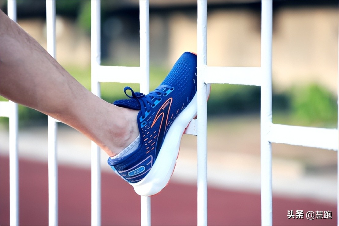 什么样的跑鞋能提高速度,适合日常跑步训练的跑鞋