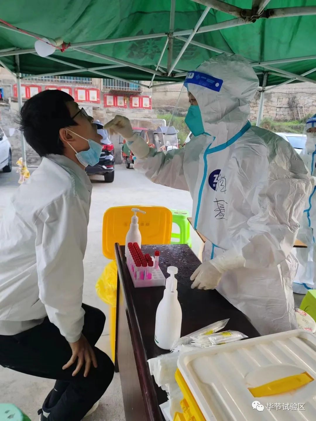 交警致敬抗疫医疗队,致敬毕节一线抗疫支援医疗队