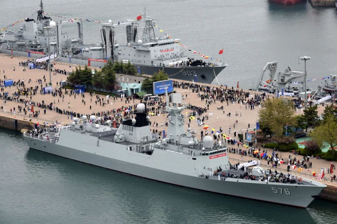 强军十载挺进深蓝——写给在强军目标指引下奋进的人民海军