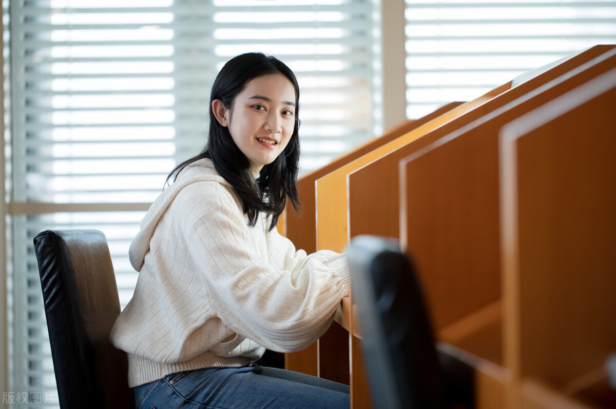 精美作文开头与结尾经典议论文,作文开头结尾分论点表象与本质