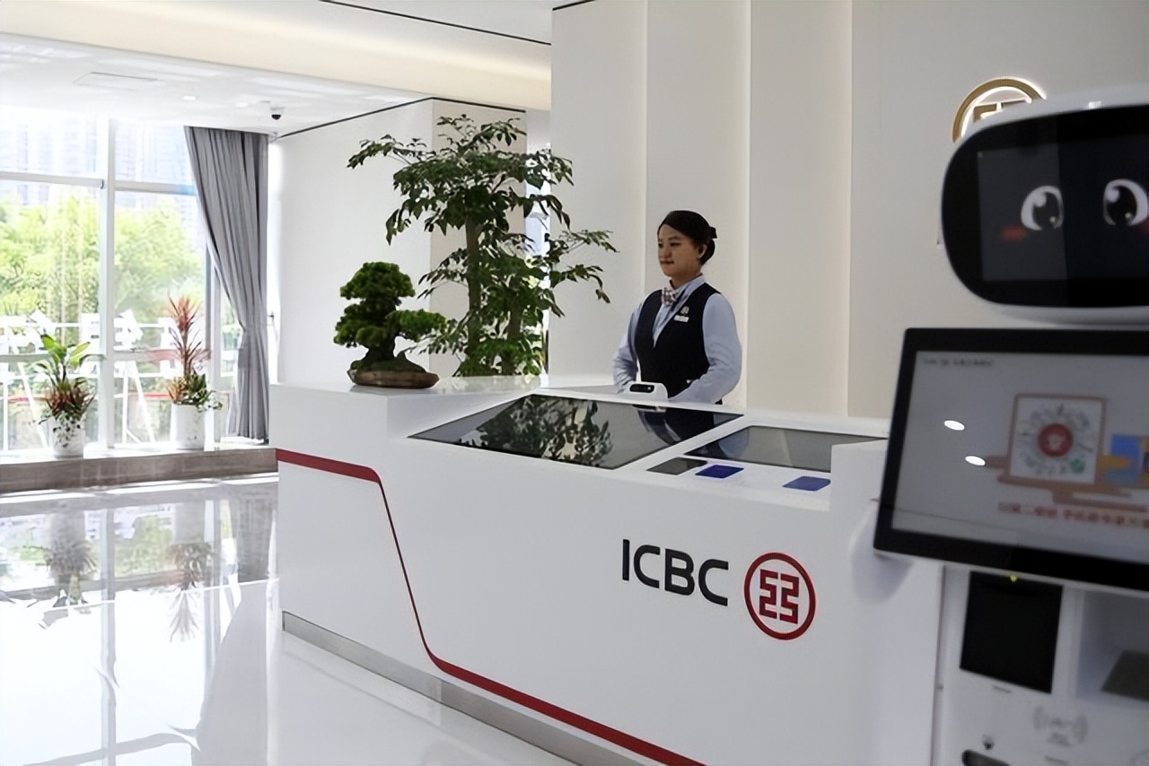 “铁饭碗”里的“金饭碗”，招商银行带头降薪后，人均月薪超5万