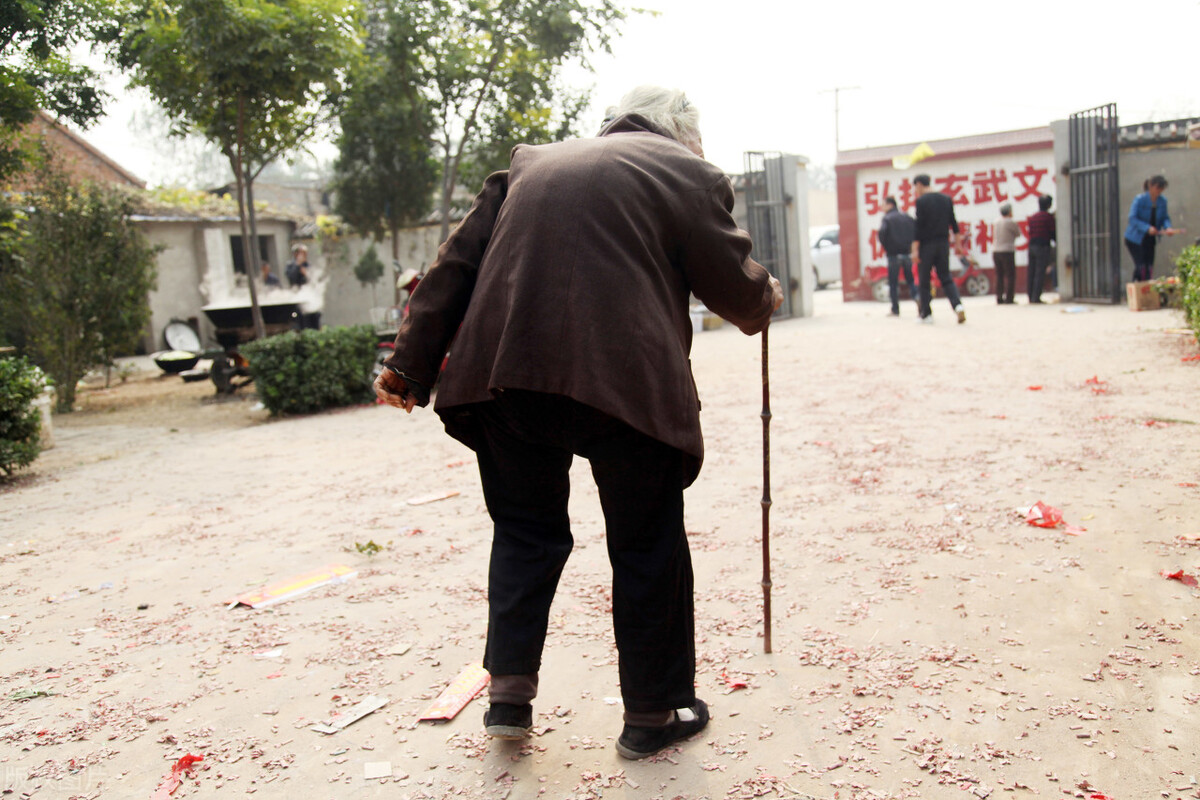 儿多不如儿少，养儿不如低保？农村这幅对联你怎么看？