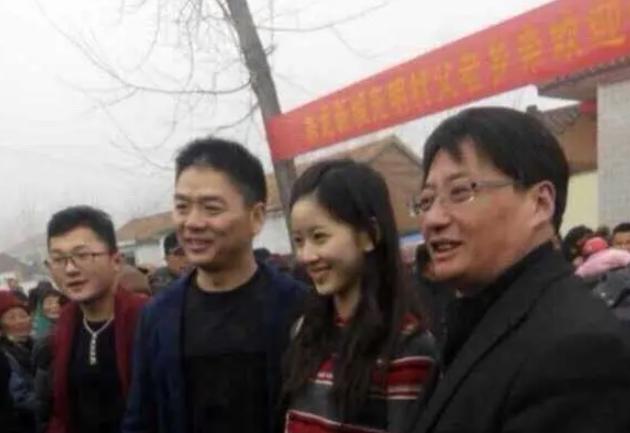 章泽天刘强东事件解说,章泽天携手刘强东出席英国皇室