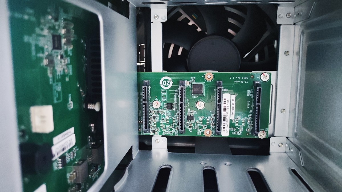 玩转NAS快速上手，我来告诉你有多简单！——威联通TS-416初体验