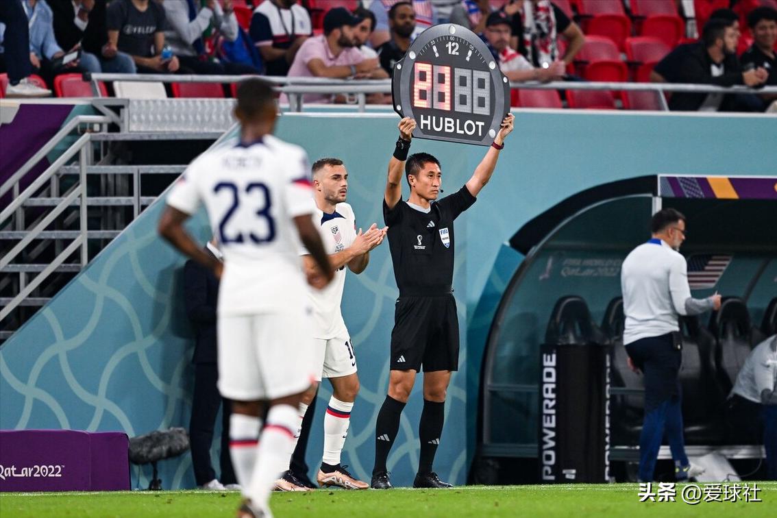 马宁什么时候担任国际级主裁判,马宁再担任第四官员