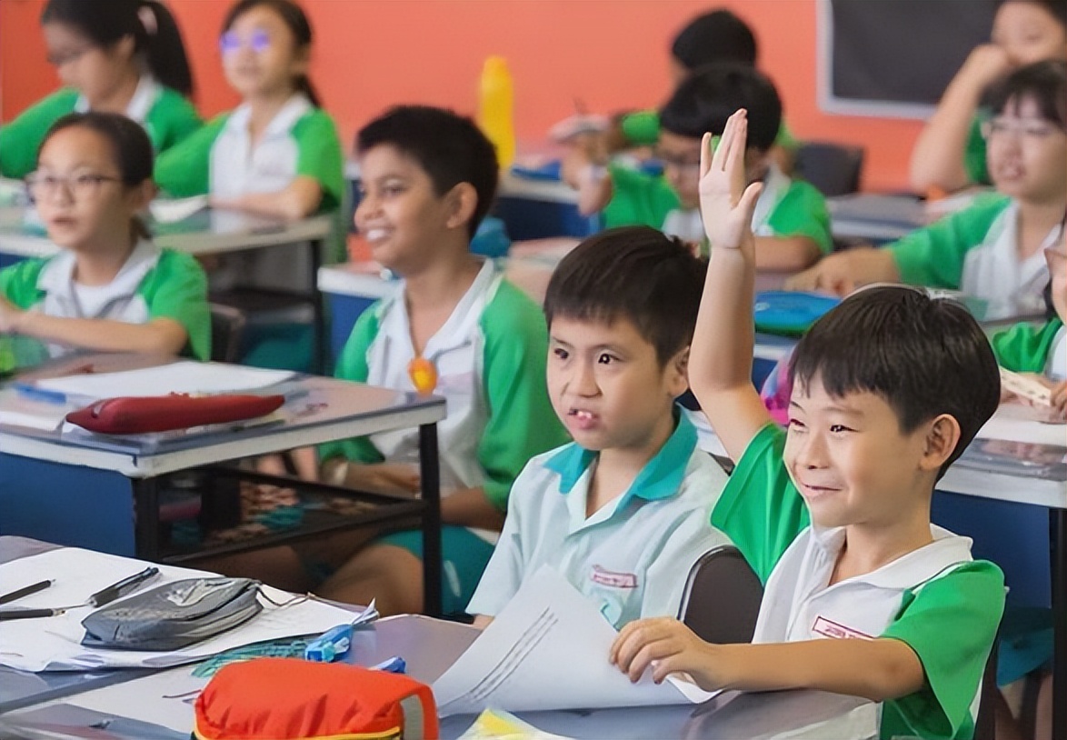 学生名字走红连名带姓只有两笔,学生名字简单笔画而走红