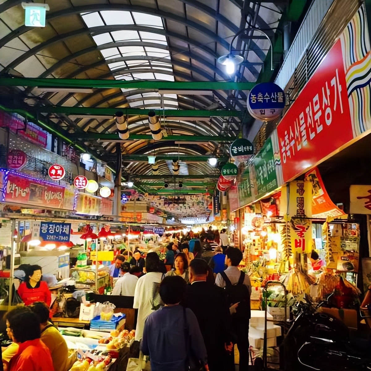 我温州姑娘，在韩国卖化妆品多年，回头客非常多，靠的是真心实意