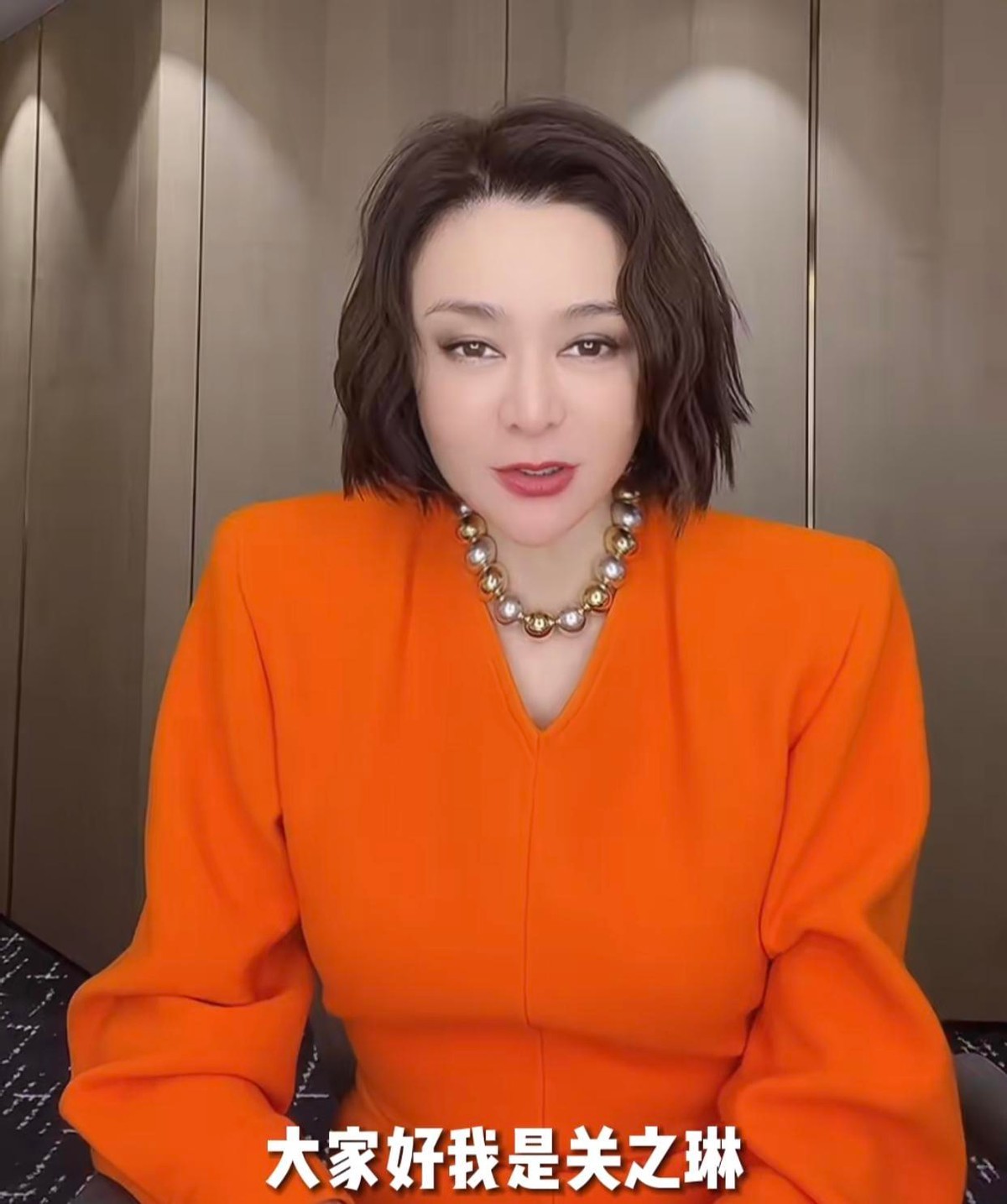 59岁关之琳罕见现身,55岁的关之琳难掩时光痕迹