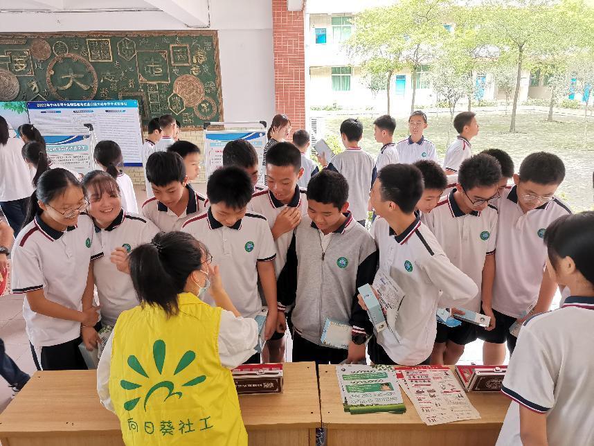 鹿角镇开展国际禁毒日宣传活动,罗村中心校开展禁毒宣传月活动