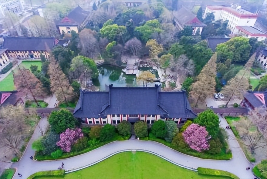 南京师范大学与其它师范比较,南京师范大学是教育部直属