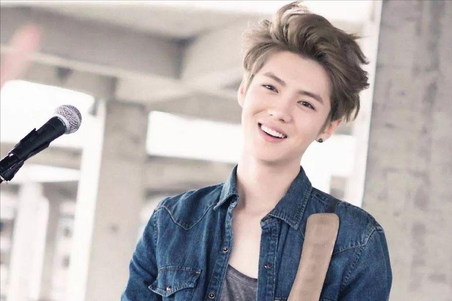 关晓彤戴口罩去看鹿晗演唱会,关晓彤去看了鹿晗演唱会照片