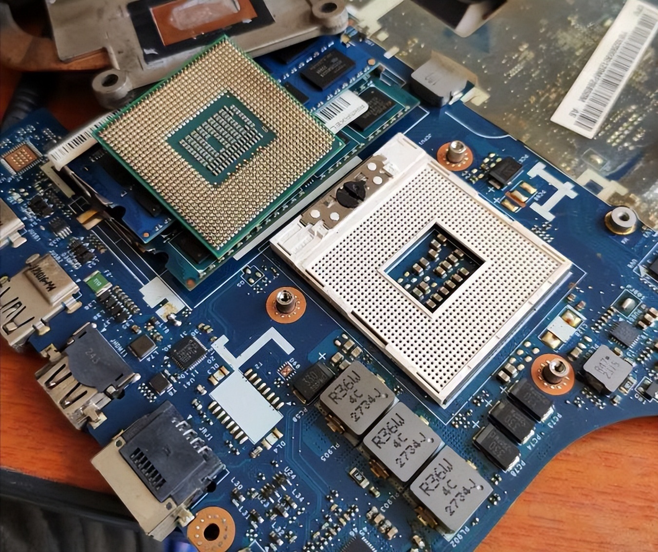 笔记本电脑电池瞬间掉电,华硕笔记本电脑k42j开机掉电