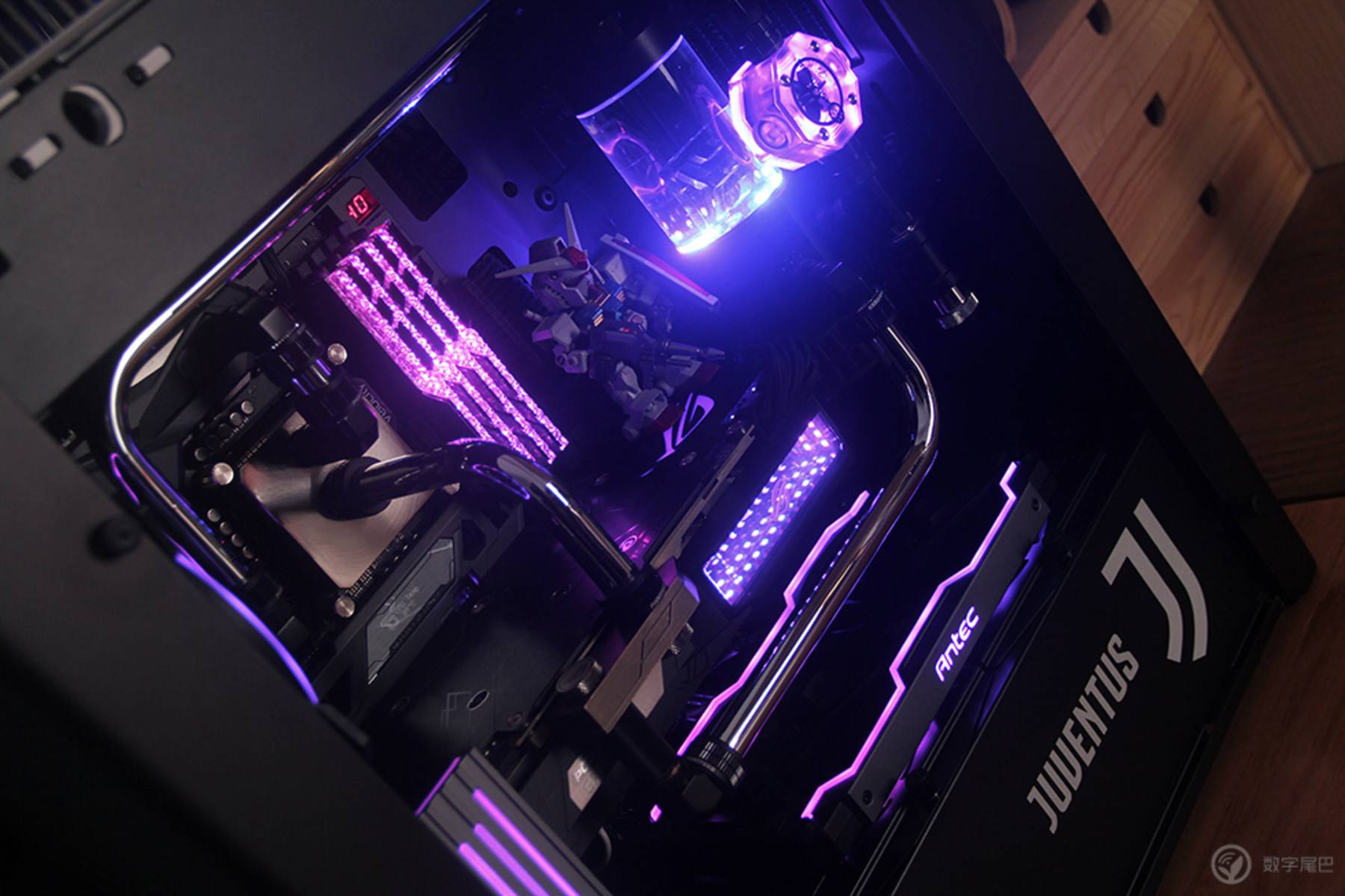 推荐几款高逼格电脑桌面,实用科技感很强的电脑桌面