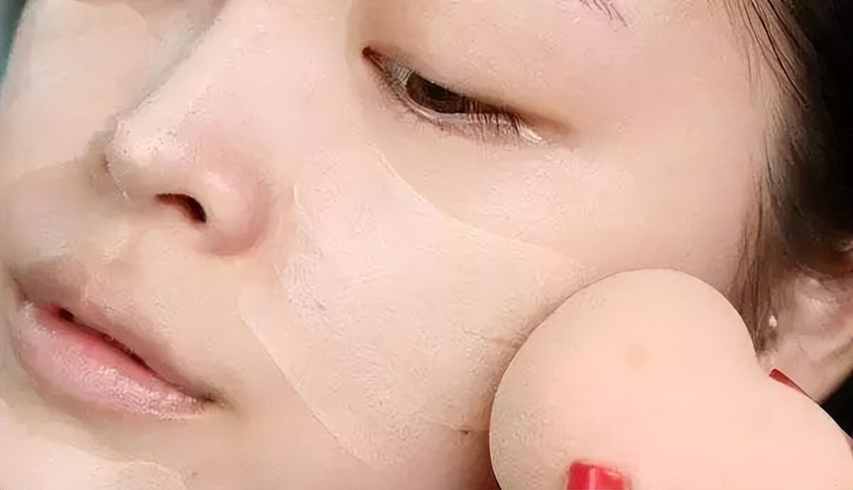 擦粉底液的正确三个方法,粉底液涂抹用什么工具