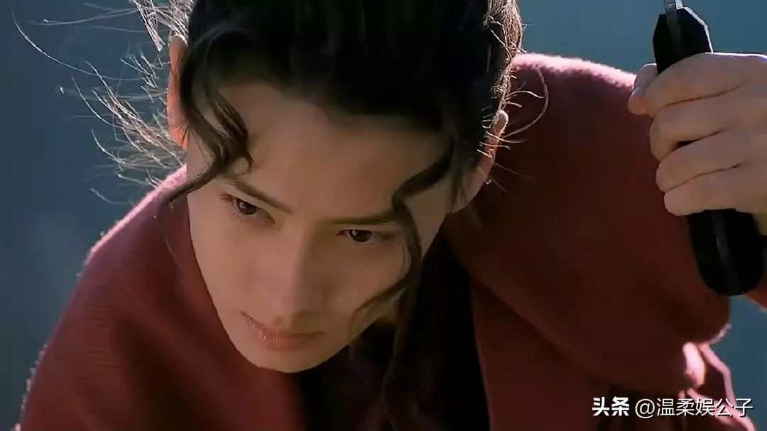 梁洛施大合照,梁洛施的富贵生活