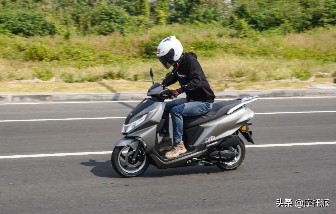 本田ncr125和铃木uy125实测,五羊本田摩托车踏板ncr125价格