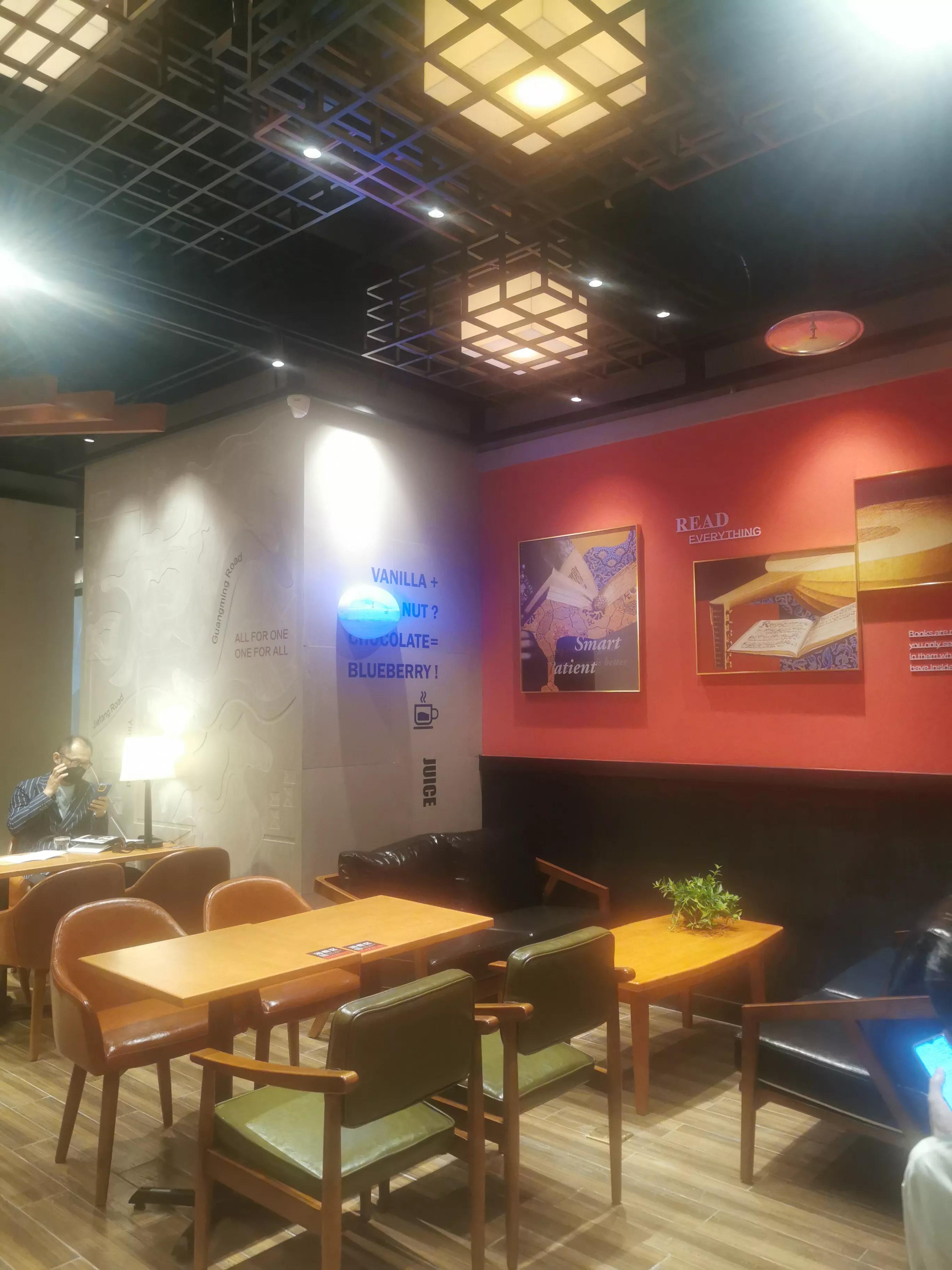 一座有灵魂的商城必须有一个美好的书店咖啡馆