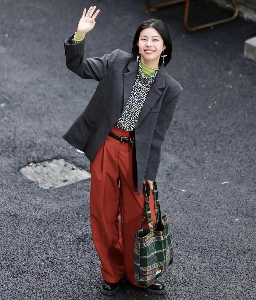 绿色配什么颜色最搭配比较高级,绿色和什么颜色搭配高级感