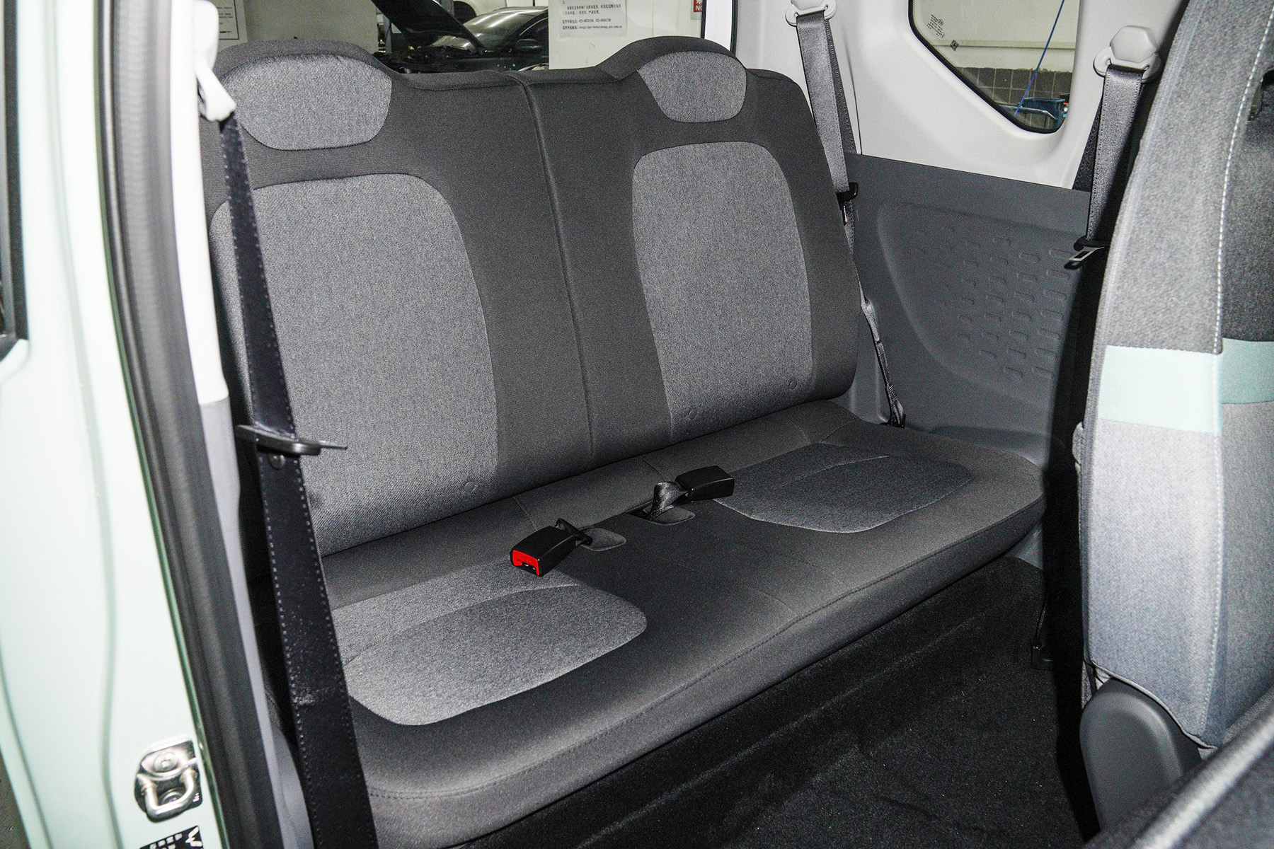 新款宏光miniev四门,宏光miniev2022年度款星空蓝