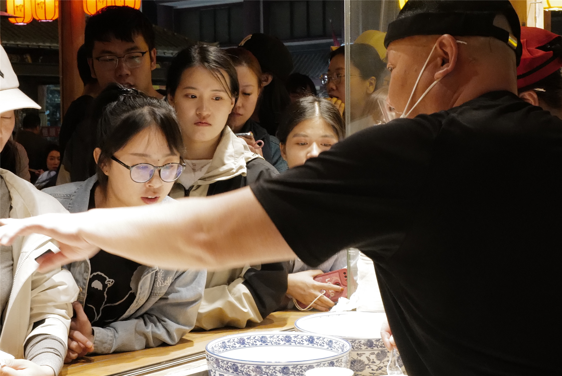 敦煌沙州食驿照片,敦煌街头墨溢市井串串香
