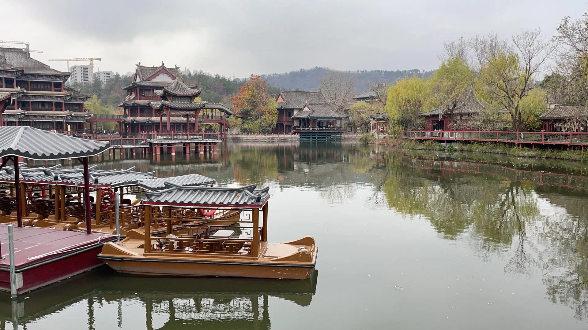 游览横店,横店影视城为横店创造了多少价值