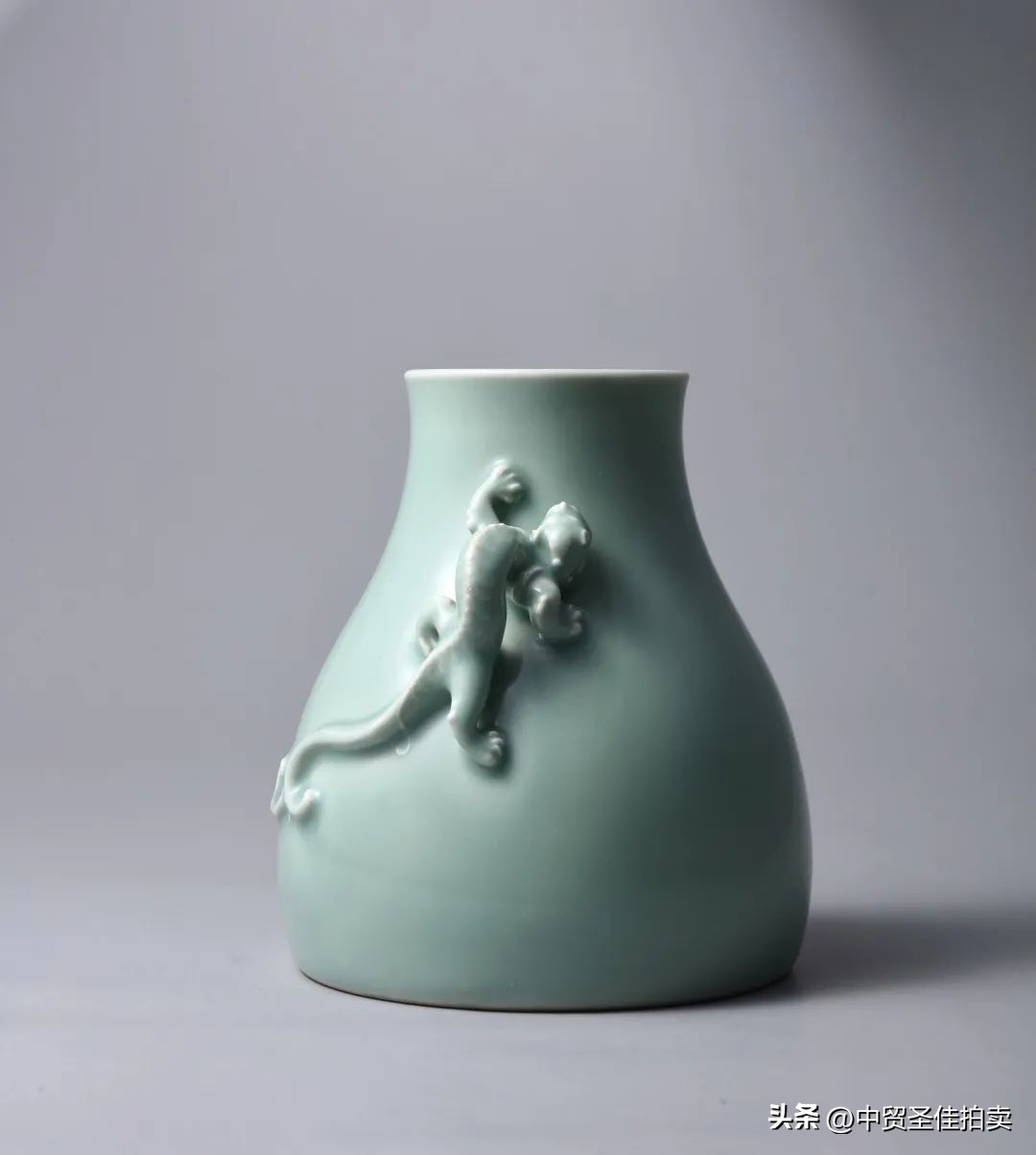雍正粉青釉双龙尊1.24亿,雍正粉青釉双龙尊拍卖