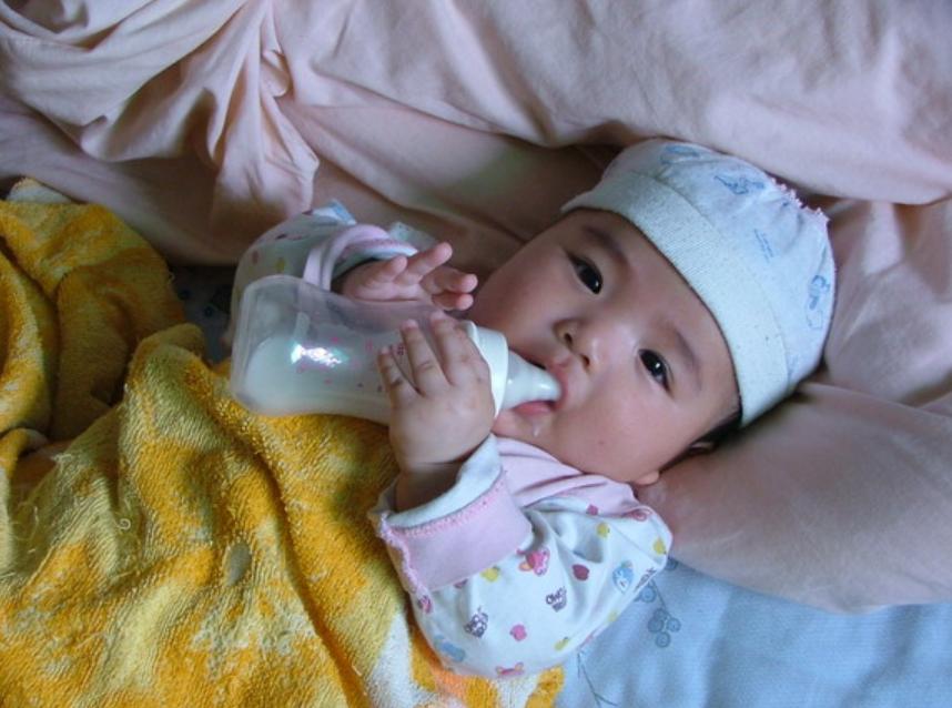 宝宝6个月了可以转二段奶粉吗,孩子6个月了有必要换二段奶粉吗