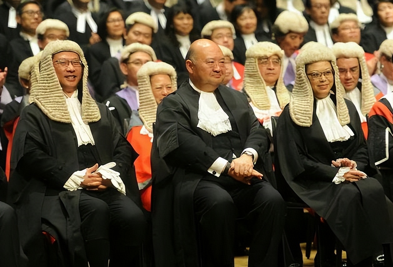 讽刺！印度已从殖民阴影中觉醒，而香港法官还头顶假发做着英国梦