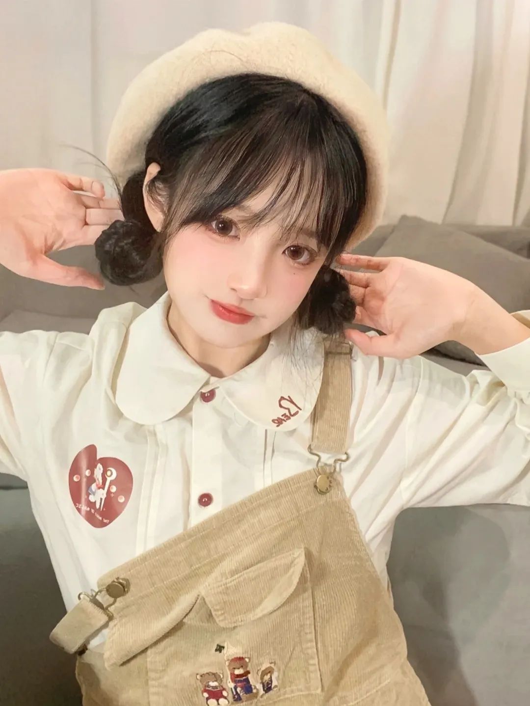 今年别再披头散发了三款减龄发型,秋冬季更适合有氛围感的发型