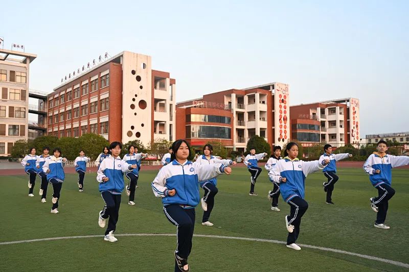 市第八中学：以体育人，让每个生命熠熠生辉
