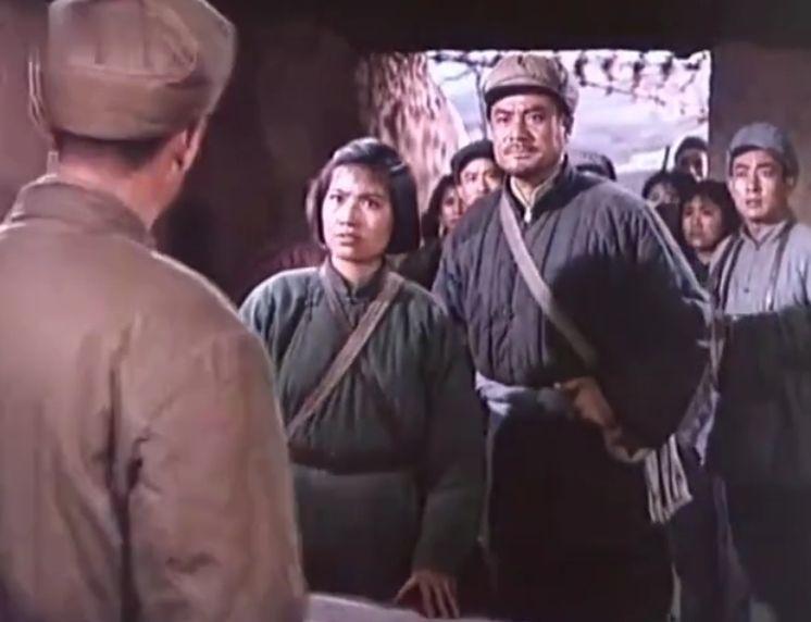 重庆山火扑救感人场景,重温重庆山火救援的感人画面