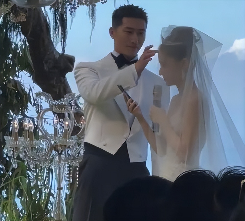 何超莲和窦骁婚礼娘家人出席了吗,何超莲窦骁将举办婚礼罕见同框