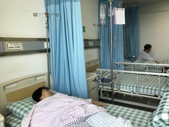 55岁的母亲身患肺癌完整版,55岁母亲患癌症