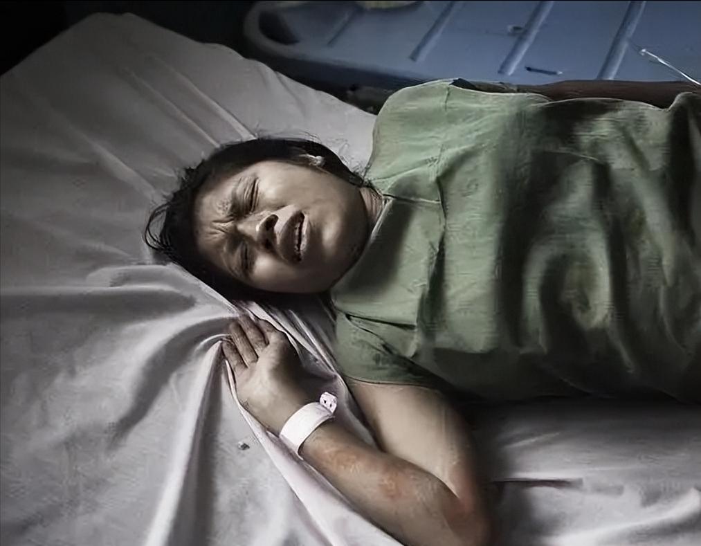 回顾变态掏肠恶魔:专挑少女*体下**掏出肠子,缠住脖颈,惨绝人寰!