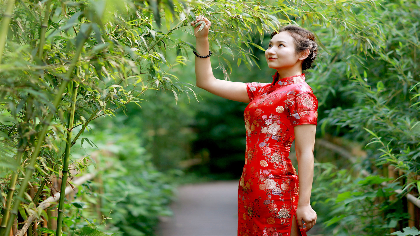 俗世愁无用，光阴指间沙