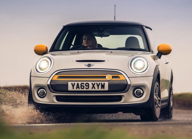 minicooper20万公里,miniCooperSE新能源车