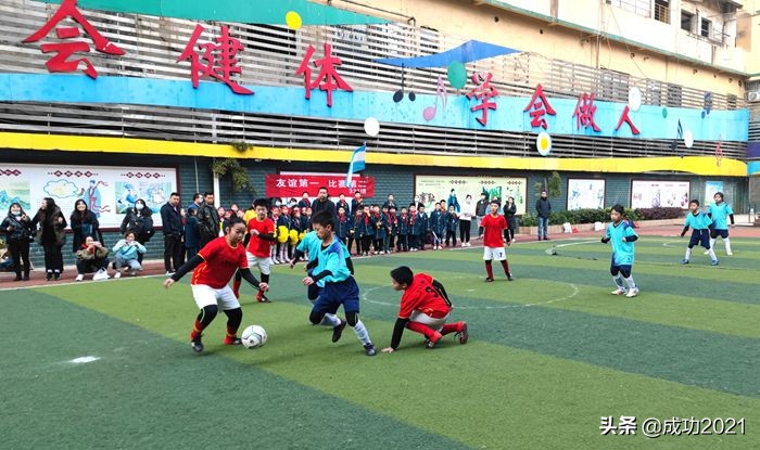 校园足球文化节比赛,小学足球节开幕式视频