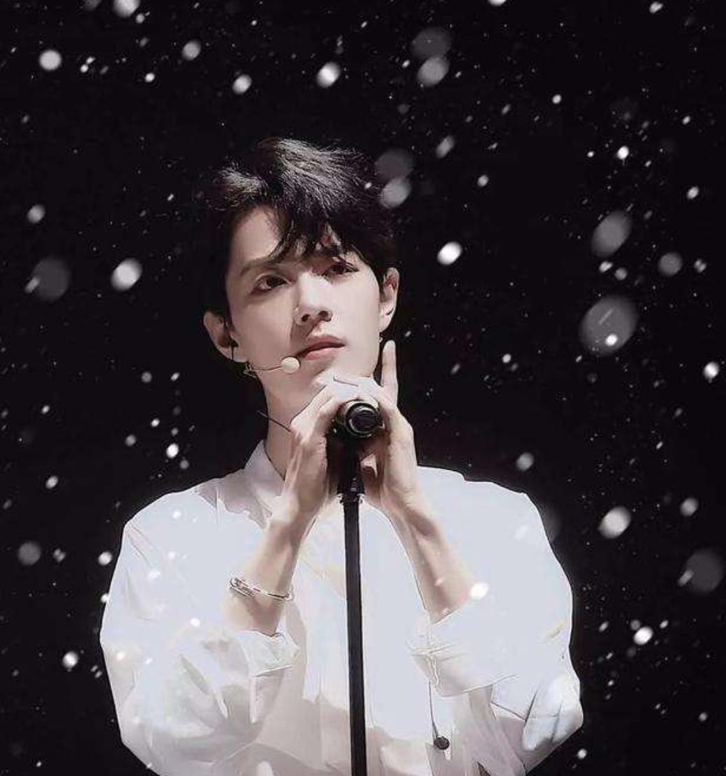 肖战更新照片,肖战新动态接受采访