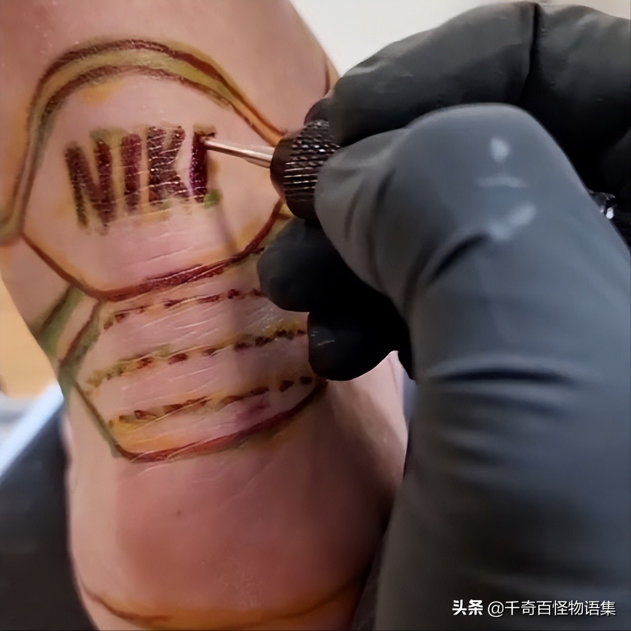 奇妙的点子：把最喜欢的运动鞋纹在脚上，这样就不用买新鞋了